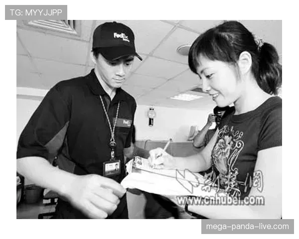 傅海峰退役后的生活也太像明星了，训练鞋旁边那些奢侈小物把我看懵